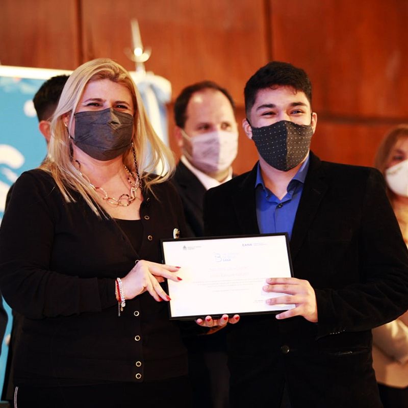 Entrega de becas en Comodoro Rivadavia.